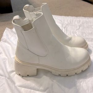 Very G white boots Sz 7